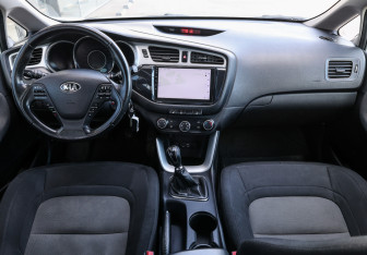 Подержанный автомобиль Kia Ceed Hatchback 2015 года (13 фото)