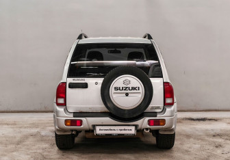 Подержанный автомобиль Suzuki Grand Vitara 2003 года (6 фото)