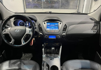 Подержанный автомобиль Hyundai ix35 2013 года (15 фото)