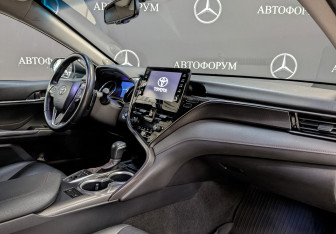 Подержанный автомобиль Toyota Camry Sedan 2021 года (13 фото)
