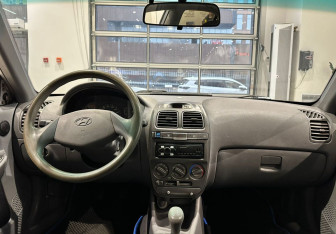 Подержанный автомобиль Hyundai Accent Hatchback 2005 года (11 фото)