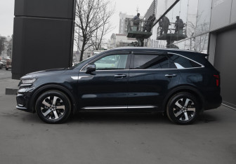 Подержанный автомобиль Kia Sorento 2021 года (8 фото)