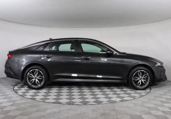 Подержанный автомобиль Kia K5 2021 года (4 фото)