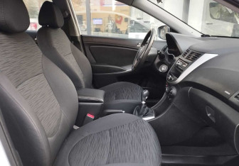 Подержанный автомобиль Hyundai Solaris Hatchback 2016 года (10 фото)