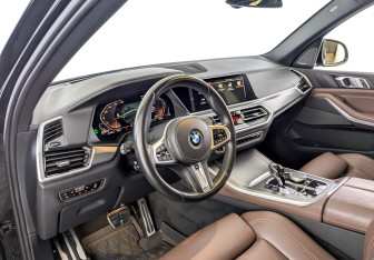 Подержанный автомобиль BMW X5 2020 года (16 фото)