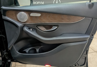 Подержанный автомобиль Mercedes-Benz GLC Coupe 2020 года (24 фото)