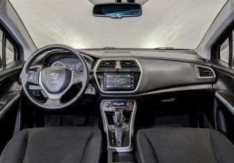 Подержанный автомобиль Suzuki SX4 Hatchback 2018 года (15 фото)