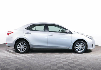 Подержанный автомобиль Toyota Corolla Sedan 2014 года (4 фото)