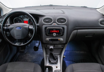 Подержанный автомобиль Ford Focus Hatchback 2009 года (13 фото)