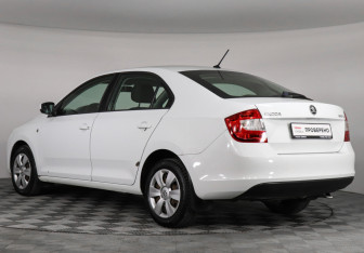 Подержанный автомобиль Skoda Rapid Liftback 2016 года (4 фото)