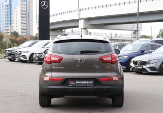 Подержанный автомобиль Kia Sportage 2010 года (6 фото)
