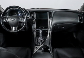 Подержанный автомобиль Infiniti Q50 2017 года (12 фото)