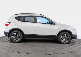 Подержанный автомобиль Nissan Qashqai 2013 года (4 фото)
