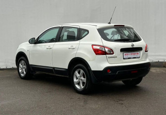 Подержанный автомобиль Nissan Qashqai 2011 года (7 фото)