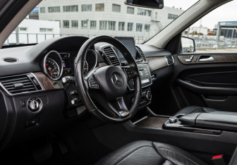 Подержанный автомобиль Mercedes-Benz GLE 2018 года (9 фото)