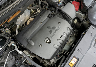 Подержанный автомобиль Mitsubishi Outlander 2016 года (9 фото)