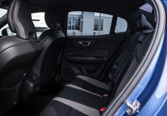 Подержанный автомобиль Volvo S60 2021 года (15 фото)
