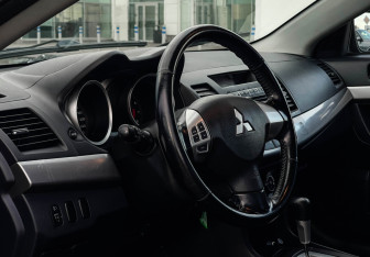 Подержанный автомобиль Mitsubishi Lancer Sedan 2007 года (13 фото)
