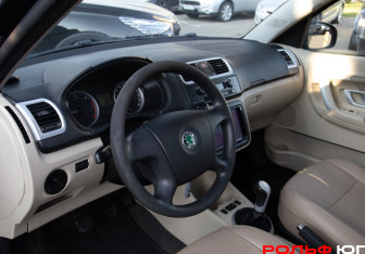 Подержанный автомобиль Skoda Roomster 2008 года (10 фото)
