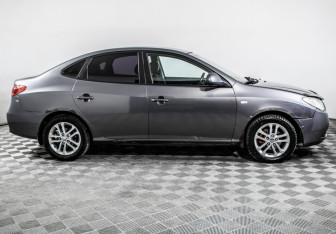 Подержанный автомобиль Hyundai Elantra Sedan 2008 года (4 фото)