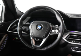Подержанный автомобиль BMW X6 2022 года (15 фото)