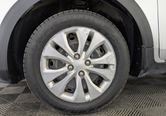 Подержанный автомобиль Kia Rio Hatchback 2021 года (11 фото)