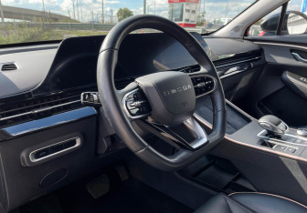 Подержанный автомобиль Omoda C5 2023 года (13 фото)