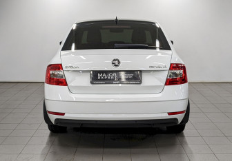 Подержанный автомобиль Skoda Octavia Liftback 2019 года (6 фото)