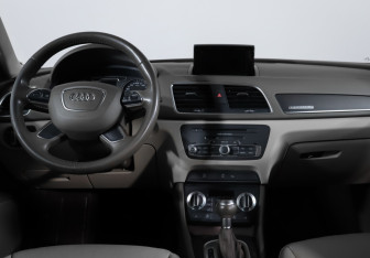 Подержанный автомобиль Audi Q3 2014 года (12 фото)