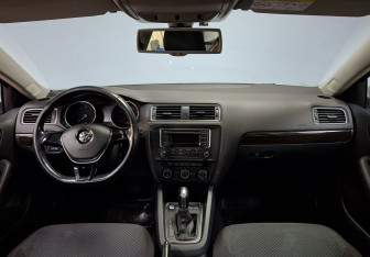 Подержанный автомобиль Volkswagen Jetta Sedan 2015 года (17 фото)
