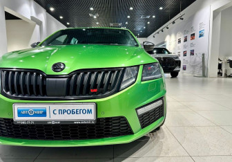 Подержанный автомобиль Skoda Octavia RS Wagon 2019 года (8 фото)