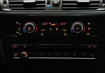 Подержанный автомобиль BMW X3 2012 года (23 фото)