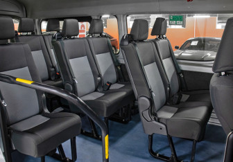 Подержанный автомобиль Toyota HiAce 2021 года (16 фото)