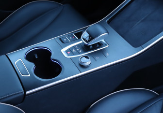 Подержанный автомобиль Omoda C5 2023 года (15 фото)