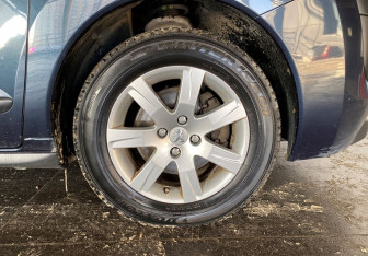 Подержанный автомобиль Peugeot 3008 2012 года (18 фото)