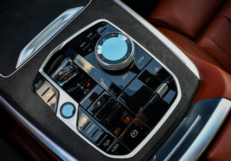 Подержанный автомобиль BMW X7 2022 года (102 фото)