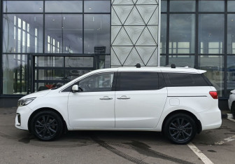 Подержанный автомобиль Kia Carnival 2018 года (8 фото)
