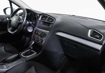 Подержанный автомобиль Citroen C4 Sedan 2015 года (5 фото)