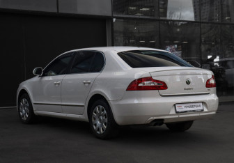 Подержанный автомобиль Skoda Superb Liftback 2013 года (7 фото)