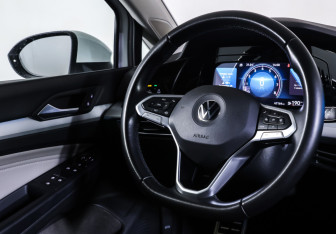 Подержанный автомобиль Volkswagen Golf Hatchback 2020 года (13 фото)