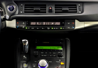 Подержанный автомобиль Lexus CT 2013 года (15 фото)