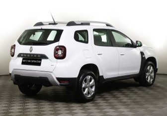 Подержанный автомобиль Renault Duster 2022 года (3 фото)