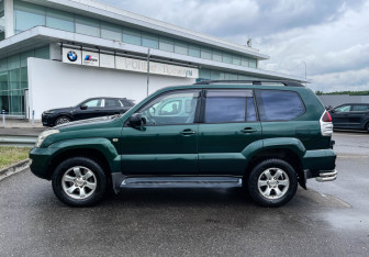 Подержанный автомобиль Toyota Land Cruiser Prado 2004 года (8 фото)