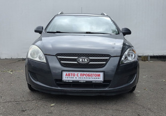 Подержанный автомобиль Kia Ceed Wagon 2008 года (2 фото)