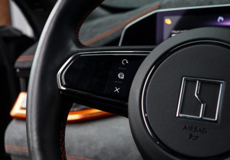 Подержанный автомобиль Zeekr 001 2023 года (27 фото)