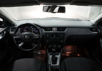 Подержанный автомобиль Skoda Octavia Liftback 2013 года (11 фото)