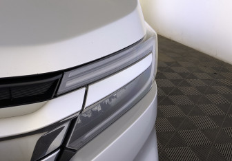 Подержанный автомобиль Honda Stepwgn 2018 года (14 фото)