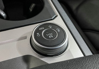 Подержанный автомобиль Volkswagen Touareg 2021 года (15 фото)