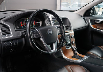 Подержанный автомобиль Volvo XC60 2013 года (18 фото)
