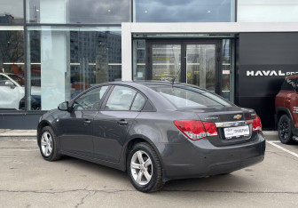 Подержанный автомобиль Chevrolet Cruze Sedan 2012 года (7 фото)